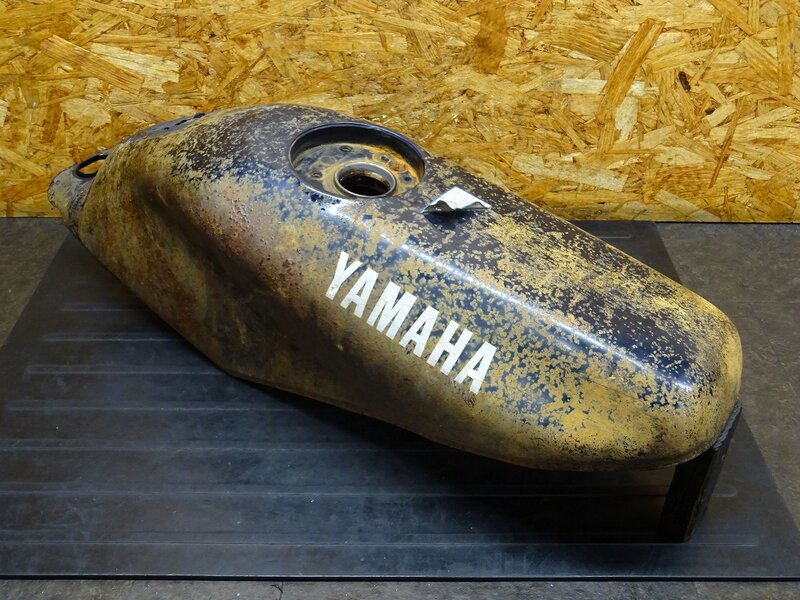 【251115】SDR200(2TV-007)◆ 燃料タンク ガソリンタンク フューエルタンク 中錆/凹み有 | 中古バイクパーツ通販・買取　ジャンクヤード鳥取　JunkYard