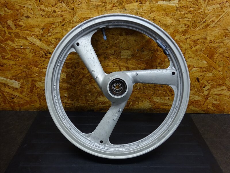【251115】SDR200(2TV-007)◆ フロントホイール 17×2.15 腐食/塗装剥がれ有 | 中古バイクパーツ通販・買取　ジャンクヤード鳥取　JunkYard