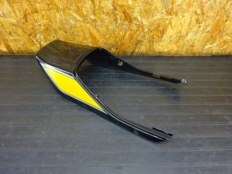 【251120】ZRX400(ZR400E-006)◇ テールカウル シートカウル リアカウル 傷/破損/補修跡有 【前期 ZRX-2 ZRX-Ⅱ | 中古バイクパーツ通販・買取　ジャンクヤード鳥取　JunkYard