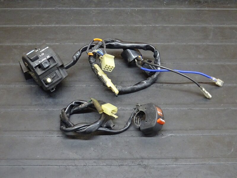 【251202】 CRM250R(MD24-1402)◆ ハンドルスイッチ左右セット スイッチボックス 配線加工有 | 中古バイクパーツ通販・買取　ジャンクヤード鳥取　JunkYard