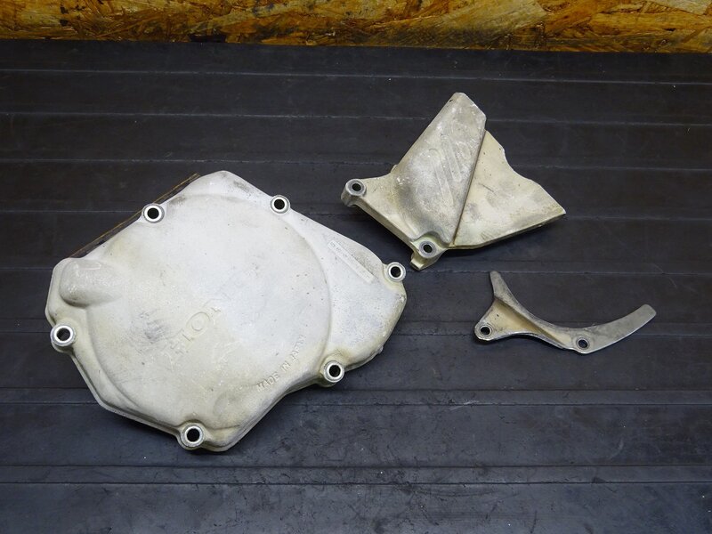 【251202】 CRM250R(MD24-1402)◆ エンジンカバー左 ジェネレーター/スプロケットカバー 変形有 ※エンジンパーツ【検索：CRM250AR MD32 | 中古バイクパーツ通販・買取　ジャンクヤード鳥取　JunkYard