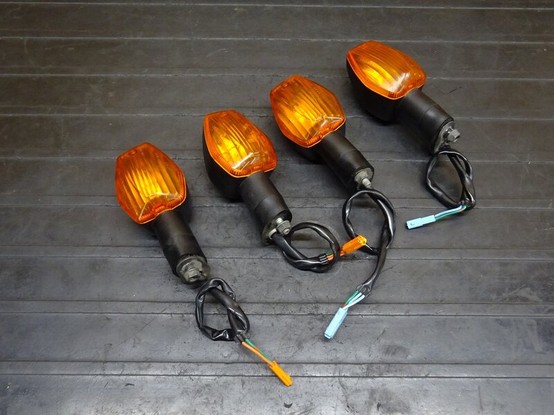 【251206】VTR250(MC33-1602)◆ ウインカー前後左右セット フロントウインカー リアウインカー ウィンカー 削れ有 【Fi | 中古バイクパーツ通販・買取　ジャンクヤード鳥取　JunkYard