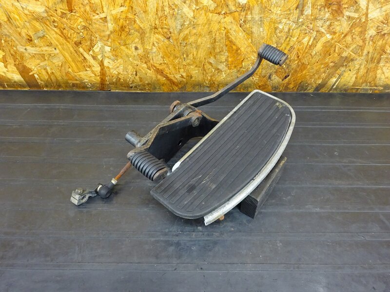 【251231】バルカン400ドリフター(VN400D-000)◇ ステップ左 ステップボード メインステップ シフトペダル 破損/錆有 | 中古バイクパーツ通販・買取　ジャンクヤード鳥取　JunkYard