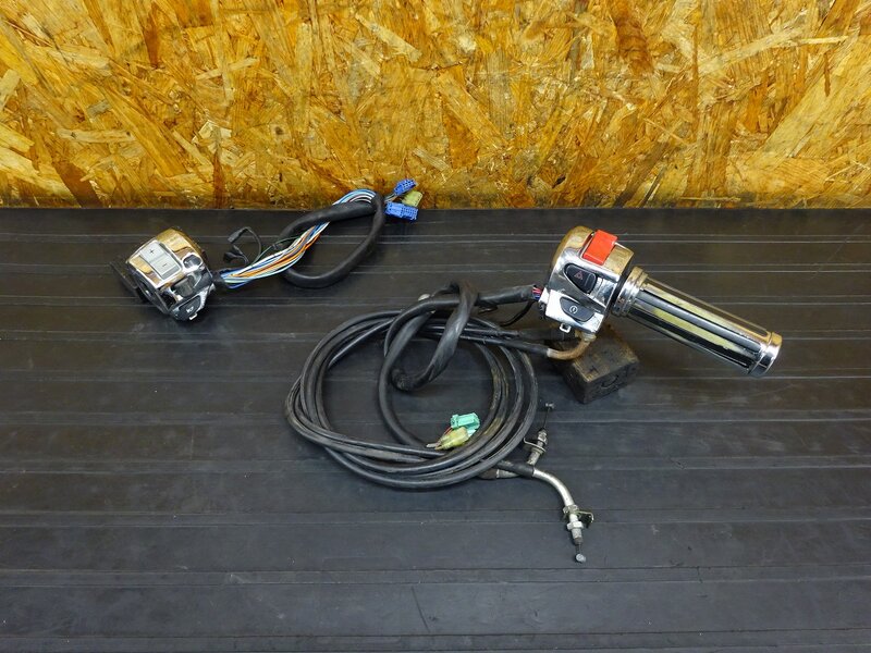 【260201】フォルツァZ(MF08-1018)◇ ハンドルスイッチ左右セット スイッチボックス メッキ オプション?? メッキ剥がれ有 | 中古バイクパーツ通販・買取　ジャンクヤード鳥取　JunkYard
