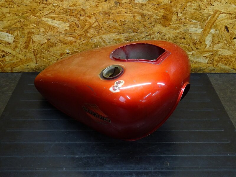 【260205】サベージ650(NP41A-104)◆ 燃料タンク(1) ガソリンタンク フューエルタンク 中錆大 ジャンク！ 【サベージ400 | 中古バイクパーツ通販・買取　ジャンクヤード鳥取　JunkYard