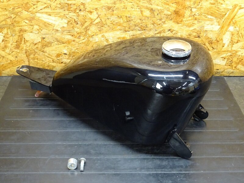 【260213】マグナ250(MC29-1012)◆ 社外ガソリンタンク 燃料タンク スポーツスタータンク スポタン 凹み小有 【V-TWIN | 中古バイクパーツ通販・買取　ジャンクヤード鳥取　JunkYard