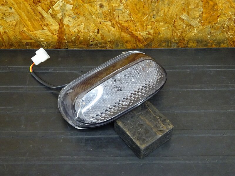【260301】ZZR400(ZX400N-008)◇ 社外テールランプ ブレーキランプ LED スモーク ※検:ZZR1100 【ZZ-R400 | 中古バイクパーツ通販・買取　ジャンクヤード鳥取　JunkYard