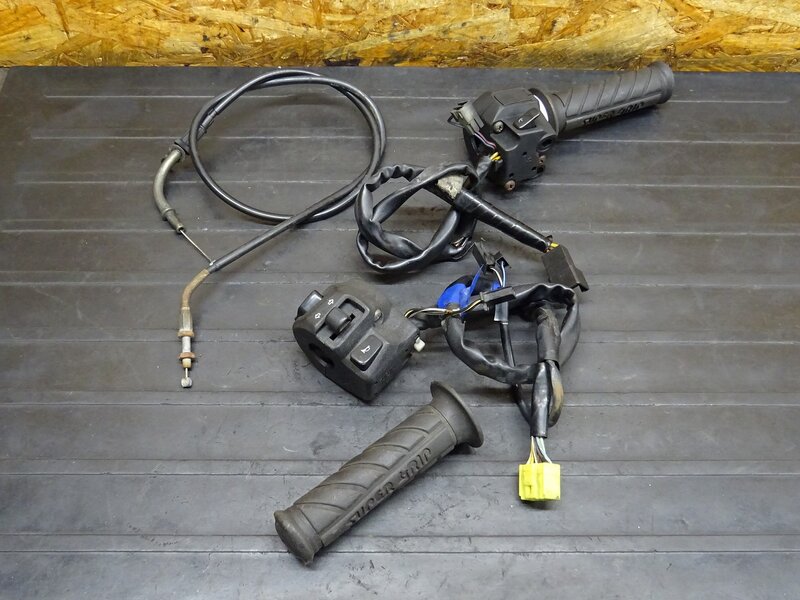 【260307】バンバン200(NH41A-100)◆ ハンドルスイッチ左右セット スイッチボックス スロットルパイプ カプラー破損有 【VanVan | 中古バイクパーツ通販・買取　ジャンクヤード鳥取　JunkYard