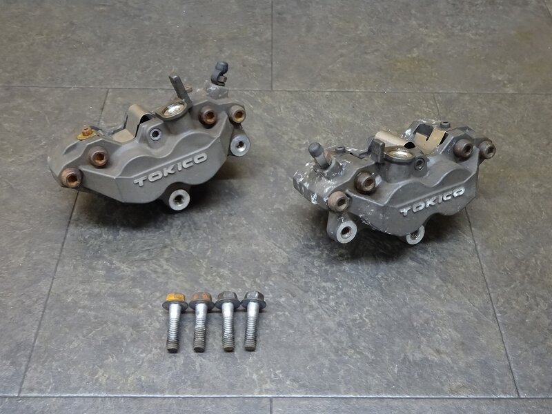 【250510】ZZR1200(ZXT20C-002)◆ フロントキャリパー ブレーキキャリパー TOKICO トキコ 62mm 【ZZ-R1200 | 中古バイクパーツ通販・買取　ジャンクヤード鳥取　JunkYard