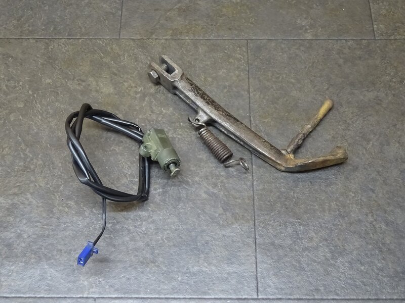 【250511】SR400 (1JR-335)● サイドスタンド ショートスタンド 流用品？【検：スズキ GT750 GSX250E GS400 ※検索：SR500 1JN 2J2 2H6 | 中古バイクパーツ通販・買取　ジャンクヤード鳥取　JunkYard