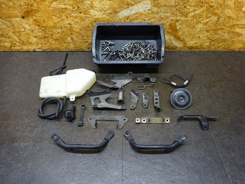 【250520】ZXR400(ZX400L-004)◆ ボルトセット リザーブタンク グラブバー アシストグリップ 燃料コックノブ 【規制前 | 中古バイクパーツ通販・買取　ジャンクヤード鳥取　JunkYard