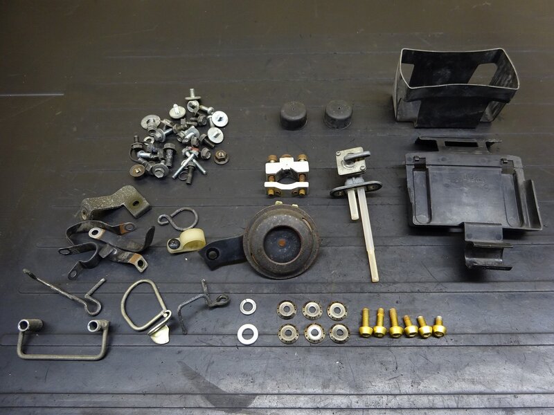 【250616】KSR110(KL110A-000)◆ ボルトセット 燃料コック ステー ホーン 化粧ボルト | 中古バイクパーツ通販・買取　ジャンクヤード鳥取　JunkYard