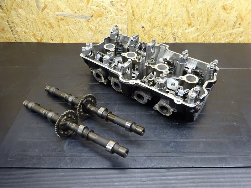 【250710】イナズマ400(GK7BA-500)◆ シリンダーヘッドセット カムシャフト カムシャフトホルダー 錆有 ジャンク!! ※エンジンパーツ | 中古バイクパーツ通販・買取　ジャンクヤード鳥取　JunkYard