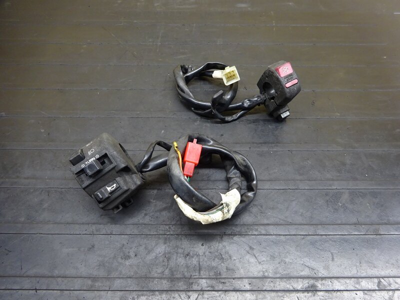 【250719】CB223S(MC40-1102)◆ ハンドルスイッチ左右セット スイッチボックス | 中古バイクパーツ通販・買取　ジャンクヤード鳥取　JunkYard