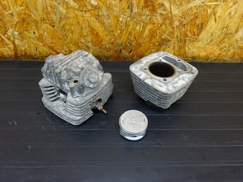 【250906】FTR223(MC34-1008)◇ シリンダーヘッド ヘッドカバー カムシャフト シリンダー ピストン 腐食 傷有※エンジンパーツ | 中古バイクパーツ通販・買取　ジャンクヤード鳥取　JunkYard