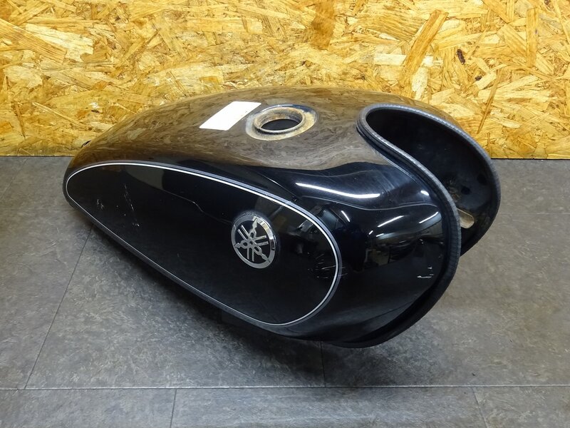 【251102】SR400(RH01J-020)◆ 燃料タンク ガソリンタンク フューエルタンク 凹み有 【イモビ付 | 中古バイクパーツ通販・買取　ジャンクヤード鳥取　JunkYard