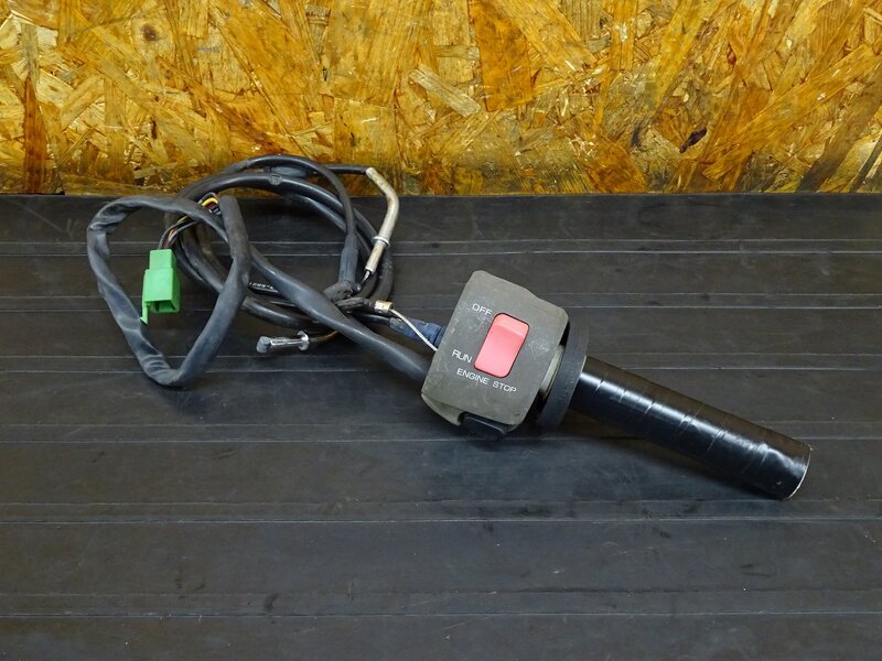 【251103】ZRX400(ZR400E-004)◇ ハンドルスイッチ右 スイッチボックス スロットル 割れ/色あせ/回り止め破損有 【前期 ZRX-2 ZRX-Ⅱ | 中古バイクパーツ通販・買取　ジャンクヤード鳥取　JunkYard