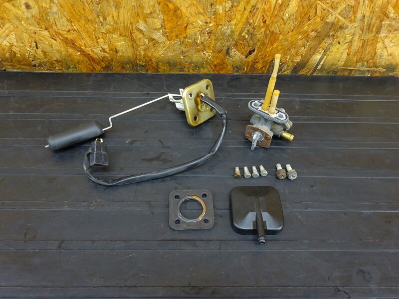 【251103】ZRX400(ZR400E-004)◇ 燃料センサー ガソリンセンサー フューエルセンサー コック 錆有 【前期 ZRX-2 ZRX-Ⅱ | 中古バイクパーツ通販・買取　ジャンクヤード鳥取　JunkYard