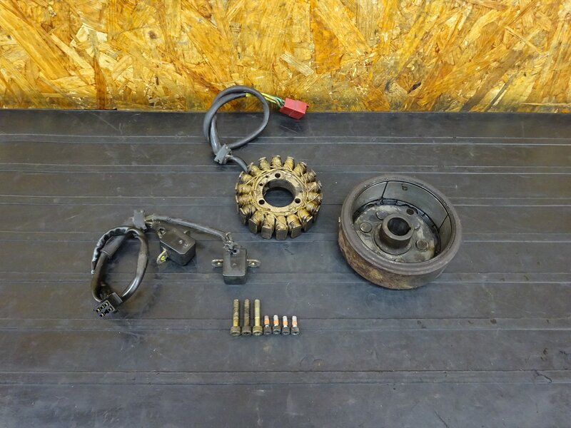 【251106】NSR250R◇ ジェネレーター ピックアップコイル フライホイール ※エンジンパーツ MC16E-1037190外し【検索:MC18 88 | 中古バイクパーツ通販・買取　ジャンクヤード鳥取　JunkYard