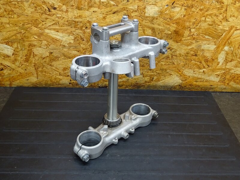 【251107】KLX250(LX250E-A05)◆ ステム アンダーガード トップブリッジ ハンドルポスト クランプ 【04’ Dトラッカー | 中古バイクパーツ通販・買取　ジャンクヤード鳥取　JunkYard