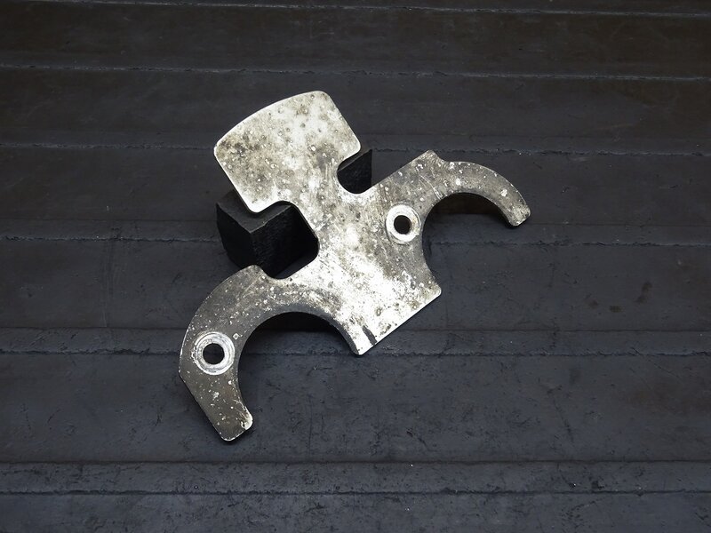 【251110】SRX400(3VN-086)◆ プラグカバー プラグホールカバー ガード 歪み有 【SRX600 | 中古バイクパーツ通販・買取　ジャンクヤード鳥取　JunkYard