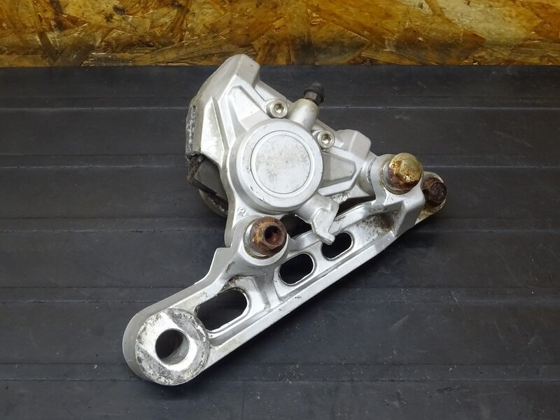 【251110】SRX400(3VN-086)■ リアブレーキキャリパー キャリパーサポート 【SRX600 | 中古バイクパーツ通販・買取　ジャンクヤード鳥取　JunkYard