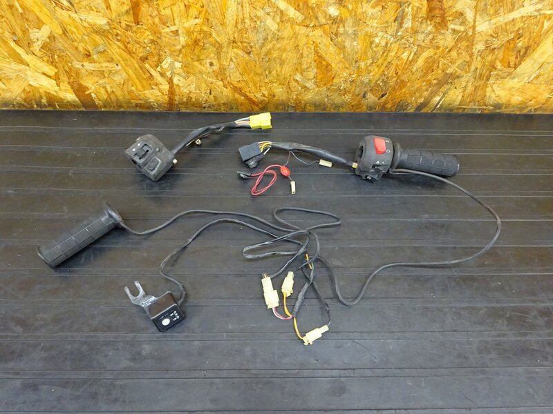 【251117】ジェンマ250(CJ47A-101)◇ ハンドルスイッチ左右セット スイッチボックス グリップヒーター スロットル | 中古バイクパーツ通販・買取　ジャンクヤード鳥取　JunkYard