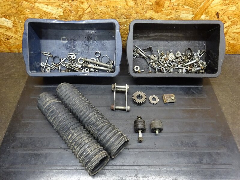 【251118】KDX200SR(DX200G-004)◆ ボルトセット エンジンボルト フォークブーツ 【検索:125 220 250 | 中古バイクパーツ通販・買取　ジャンクヤード鳥取　JunkYard