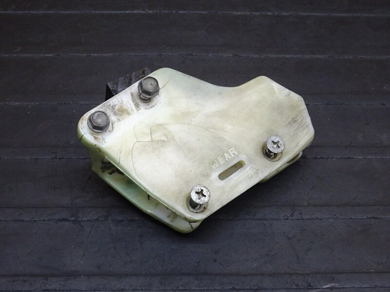 【251202】 CRM250R(MD24-1402)◆ チェーンガイド チェーンガード ひび割れ有 | 中古バイクパーツ通販・買取　ジャンクヤード鳥取　JunkYard