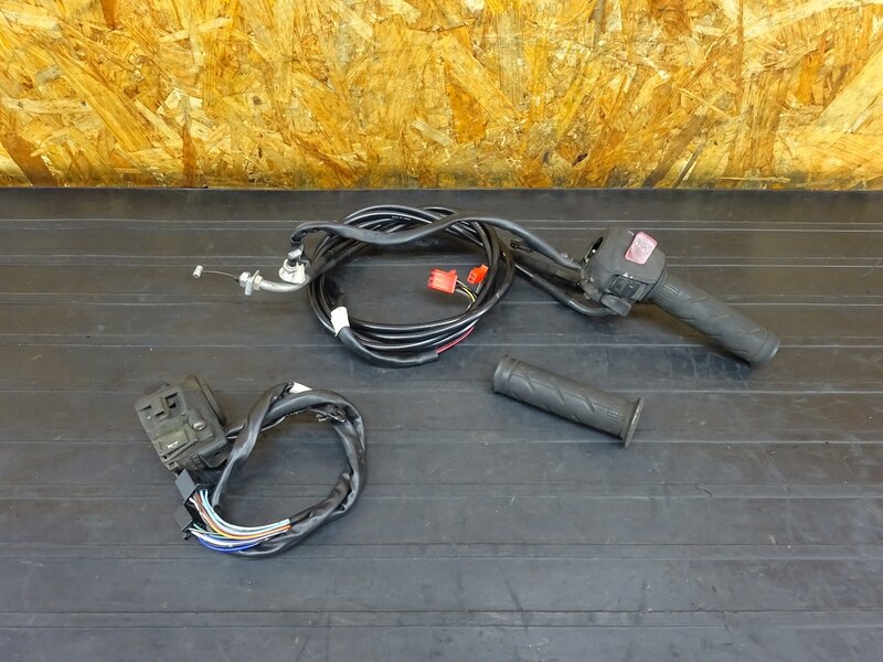 【260206】PS250(MF09-1002)◇ ハンドルスイッチ左右セット スイッチボックス スロットル 【角目 | 中古バイクパーツ通販・買取　ジャンクヤード鳥取　JunkYard