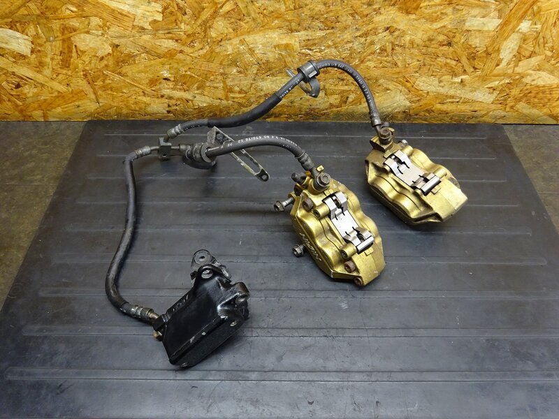 【260306】CB400SF Vtec2(NC39-1044)◆ フロントブレーキセット フロントブレーキキャリパー マスターシリンダー Φ5/8 【SPEC2 スペック2 | 中古バイクパーツ通販・買取　ジャンクヤード鳥取　JunkYard