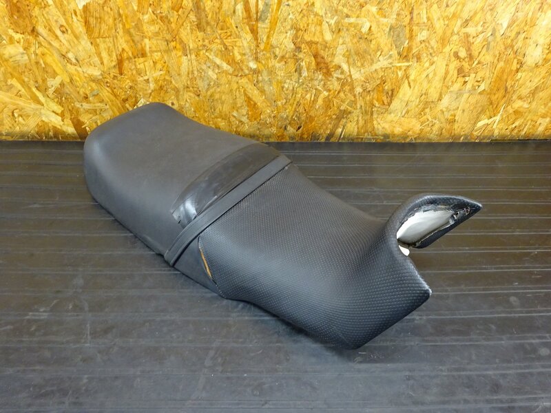 【260313】GSX250S(GJ76A-103)◇ シート タンデムベルト 破れ/張替跡有 【刀 カタナ | 中古バイクパーツ通販・買取　ジャンクヤード鳥取　JunkYard