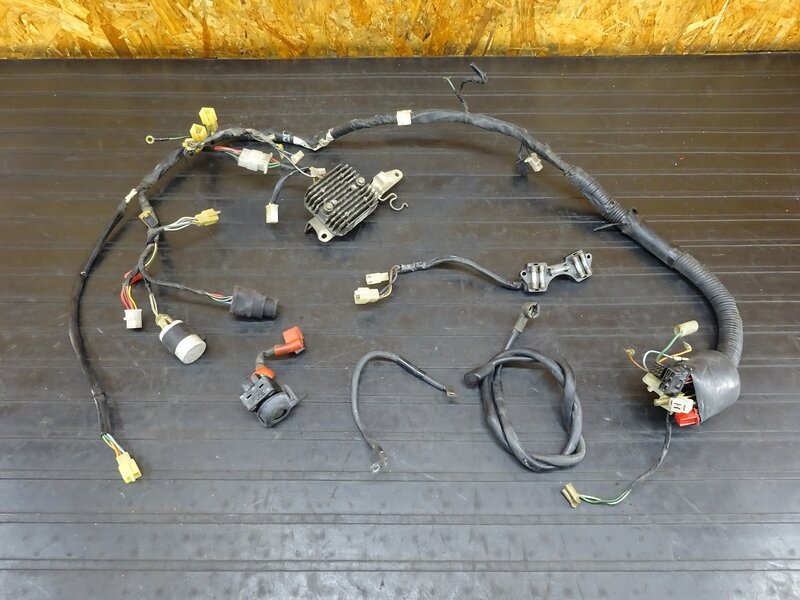 【260316】VT250F(MC08-1018)◇ メインハーネス レギュレーター スターターリレー 【丸フレーム | 中古バイクパーツ通販・買取　ジャンクヤード鳥取　JunkYard