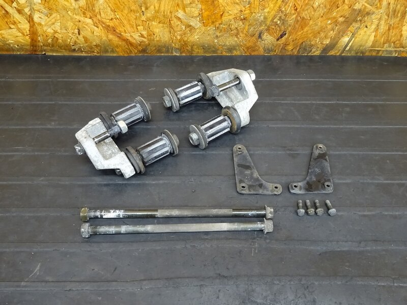 【250510】ZZR1200(ZXT20C-002)◇ エンジンハンガー エンジンマウント 【ZZ-R1200 | 中古バイクパーツ通販・買取　ジャンクヤード鳥取　JunkYard