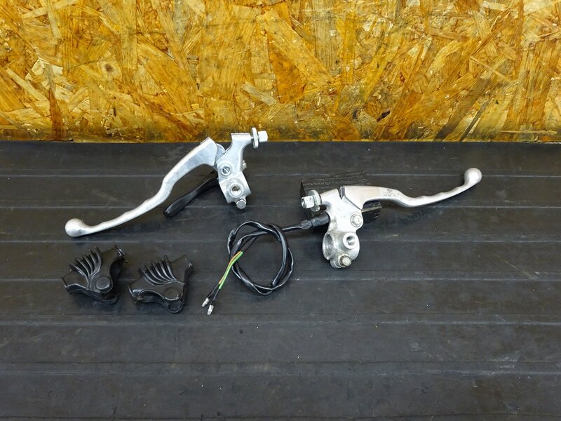 【250702】SR400(1JR-304)◇ レバーセット ブレーキレバー クラッチレバー デコンプレバー ホルダー 腐食有 【検:SR500 1JN 2J2 2H6 | 中古バイクパーツ通販・買取　ジャンクヤード鳥取　JunkYard