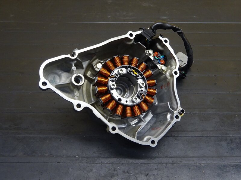【250720】CBR250RR(MC51-1005)◆ ジェネレーターセット ジェネレーターカバー エンジンカバー左 破損有 ジャンク!! ※エンジンパーツ | 中古バイクパーツ通販・買取　ジャンクヤード鳥取　JunkYard