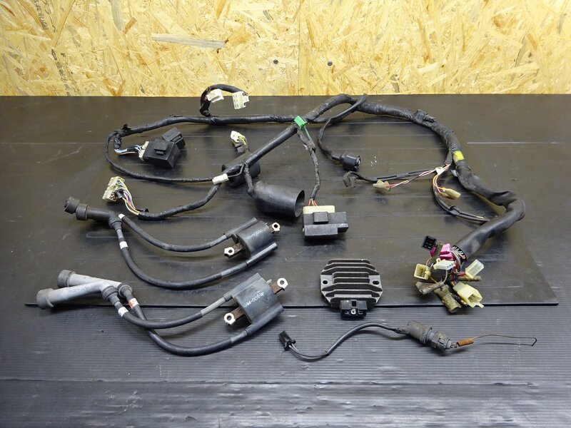 【250723】XJR400R(4HM-056)◆ メインハーネス レギュレーター イグニッションコイル カプラー破損/被覆破れ有 | 中古バイクパーツ通販・買取　ジャンクヤード鳥取　JunkYard