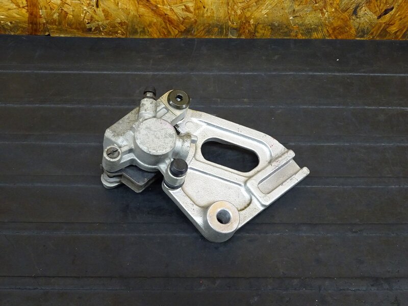 【250727】ドリーム50(AC15-1007)◇ リアキャリパー ブレーキキャリパー キャリパーサポート 【DREAM50 | 中古バイクパーツ通販・買取　ジャンクヤード鳥取　JunkYard