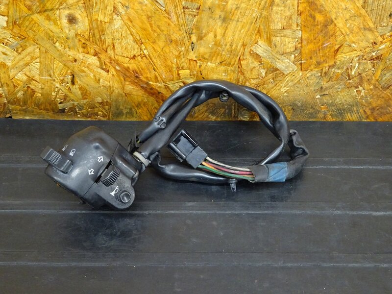 【250811】W650(EJ650A-012)◇ ハンドルスイッチ左 スイッチボックス 【検索:W400 EJ400A | 中古バイクパーツ通販・買取　ジャンクヤード鳥取　JunkYard