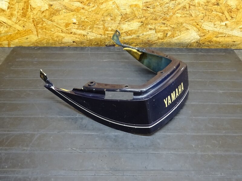 【250813】SR500(1JN-224)◆ シートカウル テールカウル リアカウル 補修/破損有 【検索：2J2 SR400 2H6 1JR | 中古バイクパーツ通販・買取　ジャンクヤード鳥取　JunkYard