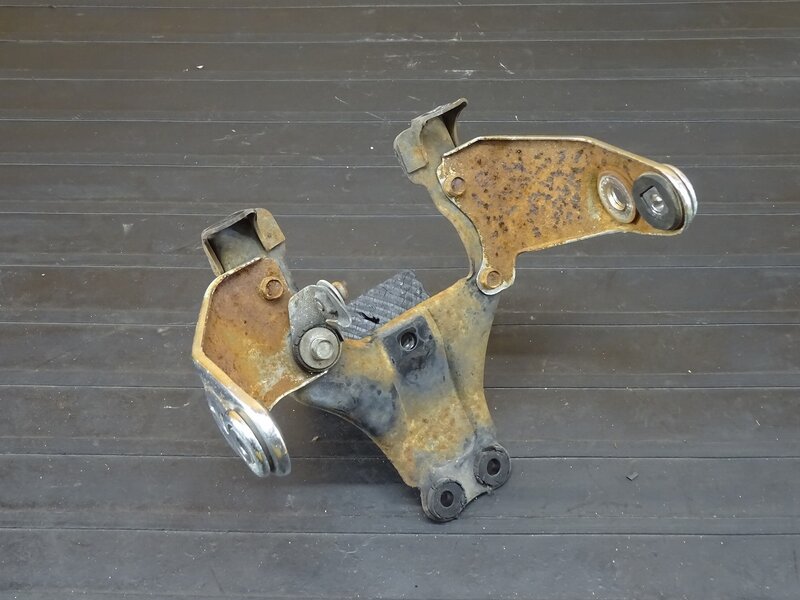 【250914】SR500(1JN-226)● ヘッドライトステー ウインカーステー 錆有 【検索:2J2 SR400 2H6 1JR | 中古バイクパーツ通販・買取　ジャンクヤード鳥取　JunkYard