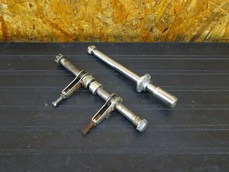 【250914】SR500(1JN-226)◇ アクスルシャフト前後セット フロント/リア チェーンアジャスター/引き 【検索:2J2 SR400 2H6 1JR | 中古バイクパーツ通販・買取　ジャンクヤード鳥取　JunkYard