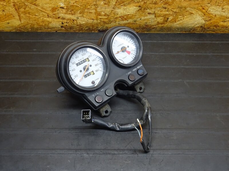 【251008】VT250スパーダ(MC20-1004)◆ スピードメーター タコメーター インジケーターランプ 13566km 削れ有 | 中古バイクパーツ通販・買取　ジャンクヤード鳥取　JunkYard