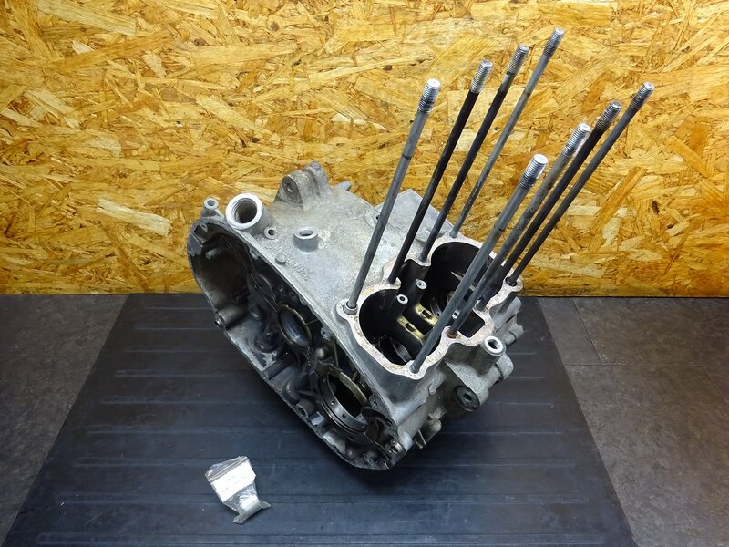 【251016】XS650(S650-018)◆ クランクケース上下セット ※エンジンパーツ【検索：XS-1 | 中古バイクパーツ通販・買取　ジャンクヤード鳥取　JunkYard