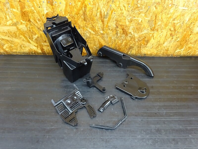 【251032】W650(EJ650A-031)◇ インナーカウルセット 小物入れ バッテリーケース チェーンカバー インナーフェンダー 【検索:W400 EJ400A | 中古バイクパーツ通販・買取　ジャンクヤード鳥取　JunkYard