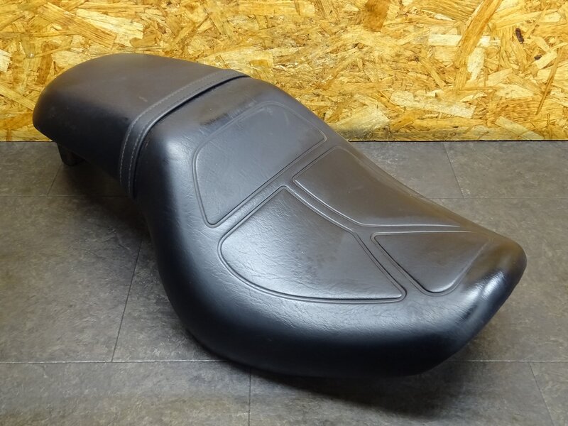 【251042】マグナ250(MC29-1009)◆ 純正シート タンデムシート 後期 テープ跡有 【V-TWIN | 中古バイクパーツ通販・買取 ジャンクヤード鳥取 JunkYard