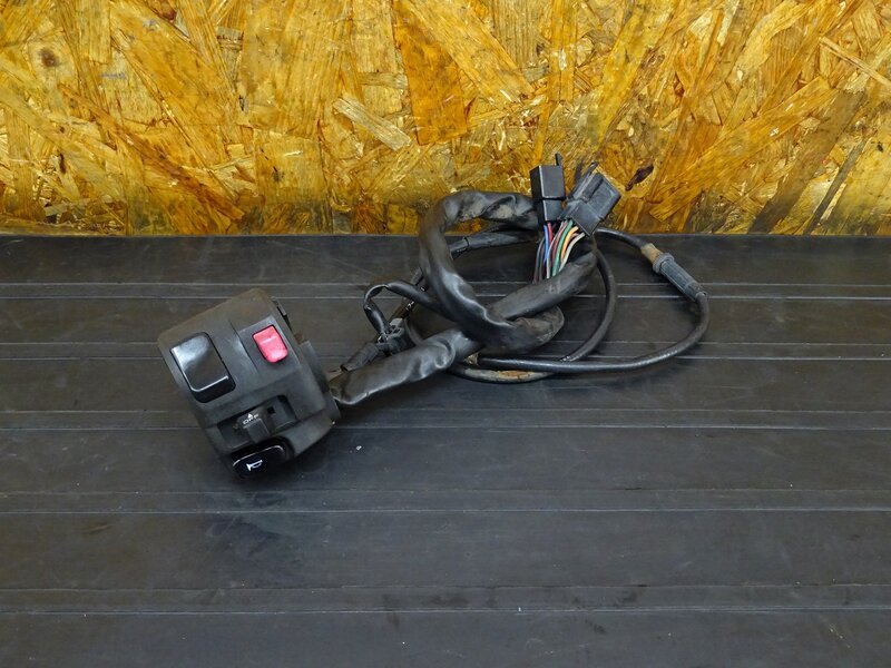 【251103】ZRX400(ZR400E-004)◇ ハンドルスイッチ左 スイッチボックス 色あせ/回り止め破損有 【前期 ZRX-2 ZRX-Ⅱ | 中古バイクパーツ通販・買取　ジャンクヤード鳥取　JunkYard