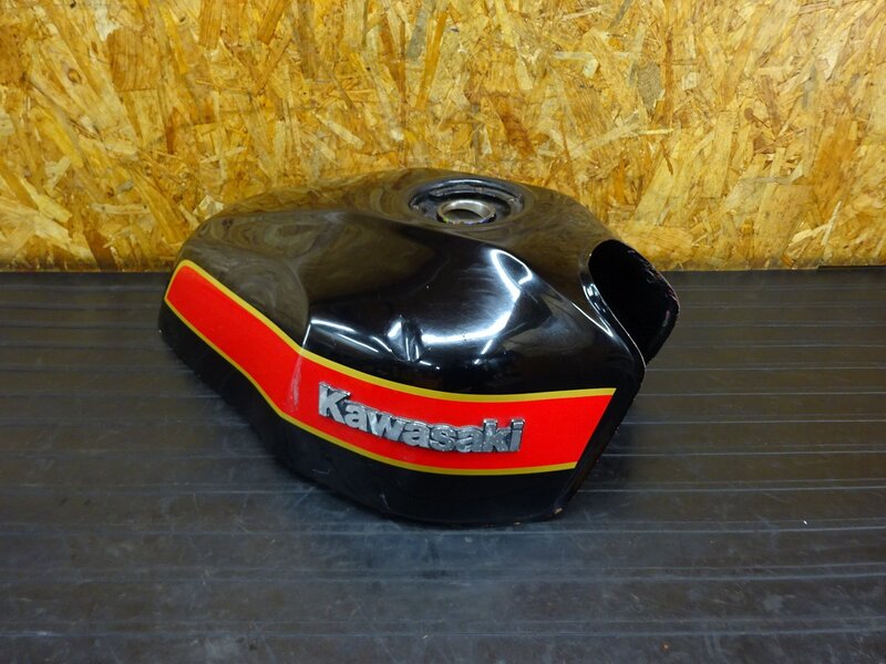 【251103】ZRX400(ZR400E-004)◇ 燃料タンク ガソリンタンク フューエルタンク 凹み/傷/中錆有 【前期 ZRX-2 ZRX-Ⅱ | 中古バイクパーツ通販・買取　ジャンクヤード鳥取　JunkYard