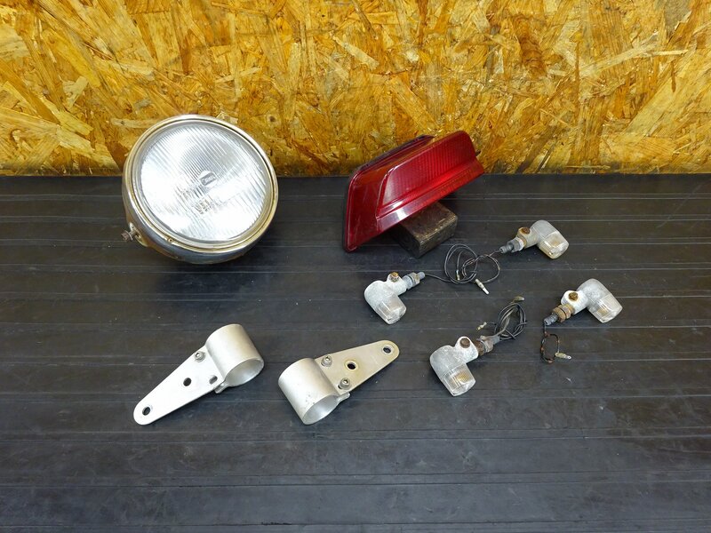 【251120】ZRX400(ZR400E-006)◇ ネイキッド化セット テールランプ ブレーキランプ ヘッドライト ウインカー ステー 【前期 ZRX-2 ZRX-Ⅱ | 中古バイクパーツ通販・買取　ジャンクヤード鳥取　JunkYard