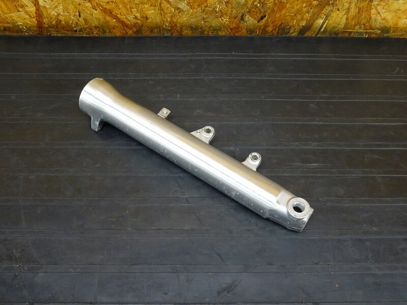 【251208】GSX400インパルス(GK79A-100)◇ ボトムケース アウターケース フロントフォーク | 中古バイクパーツ通販・買取　ジャンクヤード鳥取　JunkYard